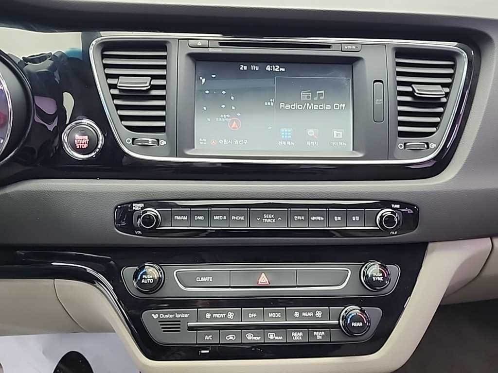 KIA Carnival - Vista 10