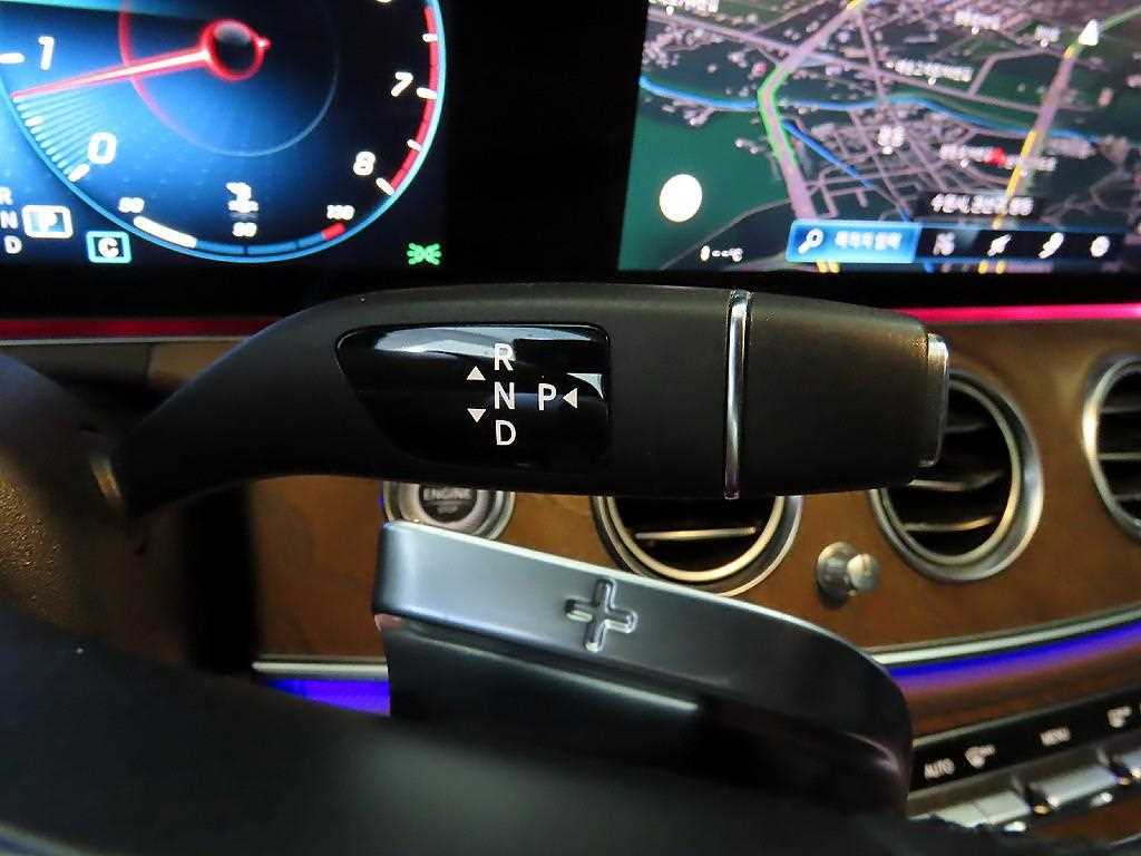 Mercedes Benz E class - Vista 12