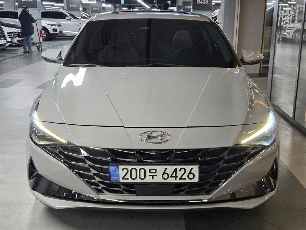 HYUNDAI Avante - Vista 2