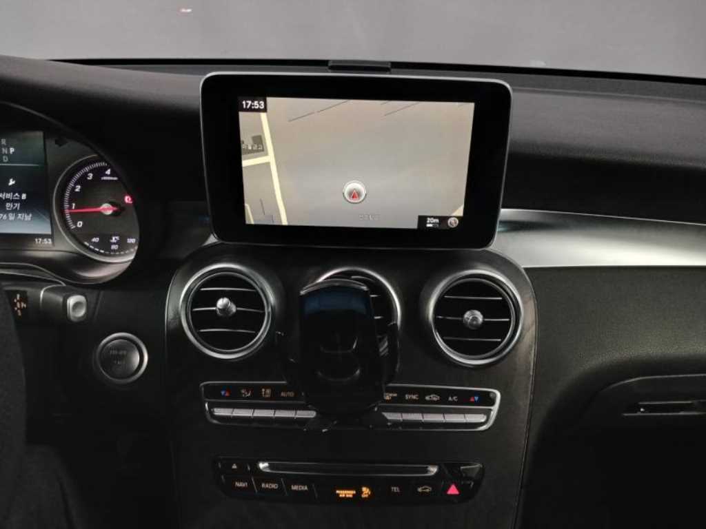 Mercedes Benz GLC Class - Vista 9