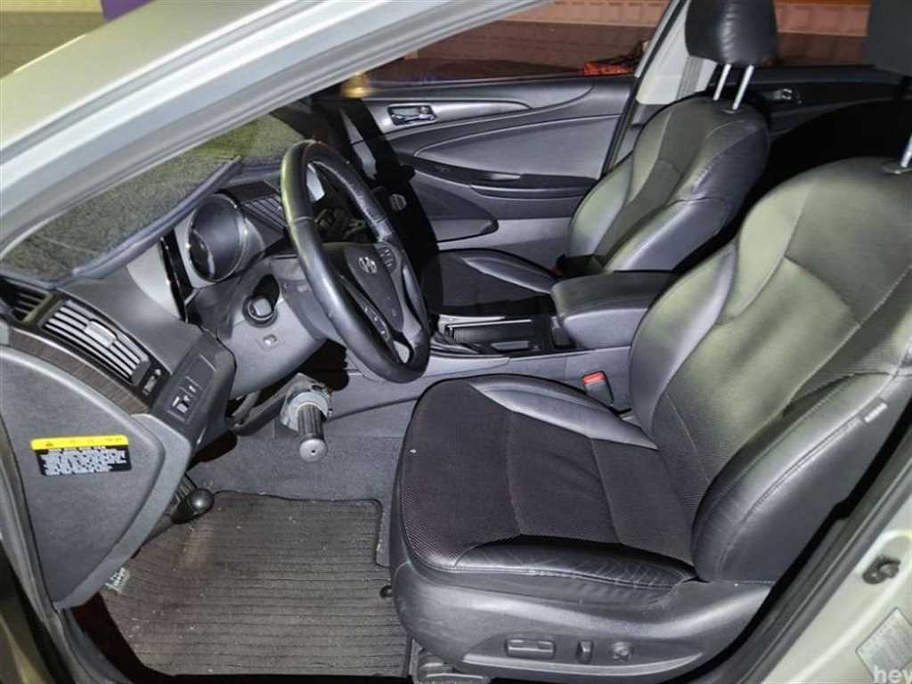 HYUNDAI Sonata - Vista 3