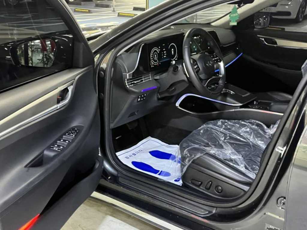 HYUNDAI Grandeur - Vista 10