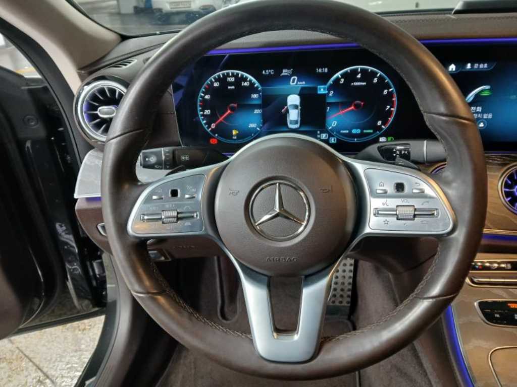 Mercedes Benz CLS Class - Vista 8