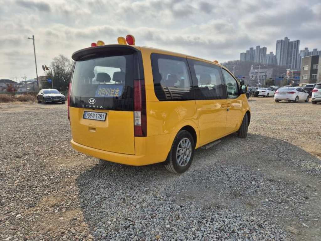 HYUNDAI Staria - Vista 3