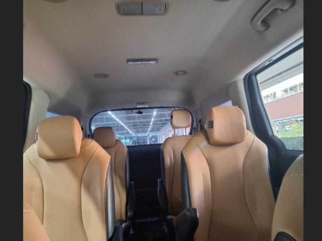 KIA Carnival - Vista 2