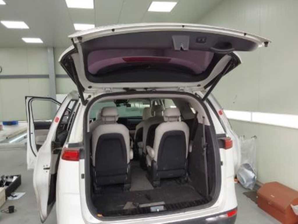 KIA Carnival - Vista 10