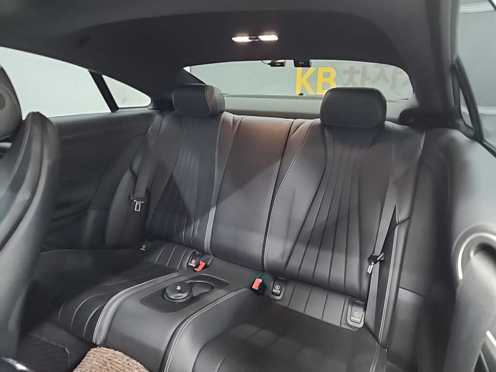 Mercedes Benz E class - Vista 12