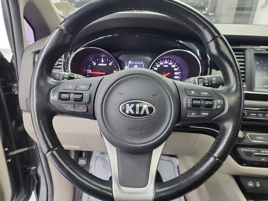 KIA Carnival - Vista 9