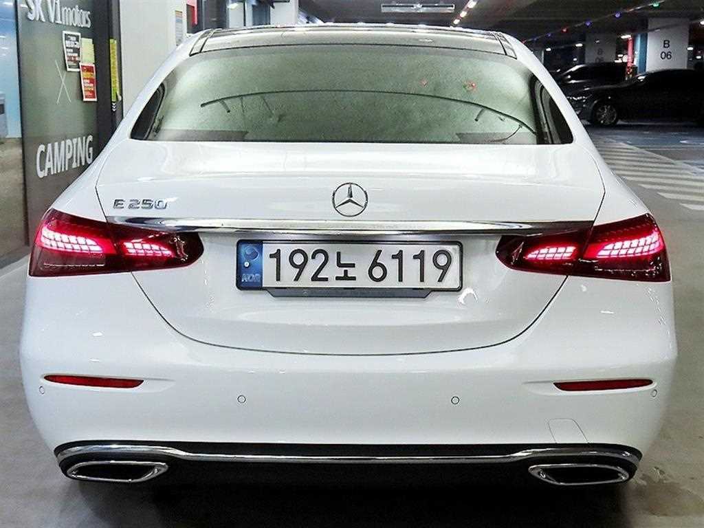 Mercedes Benz E class - Vista 5