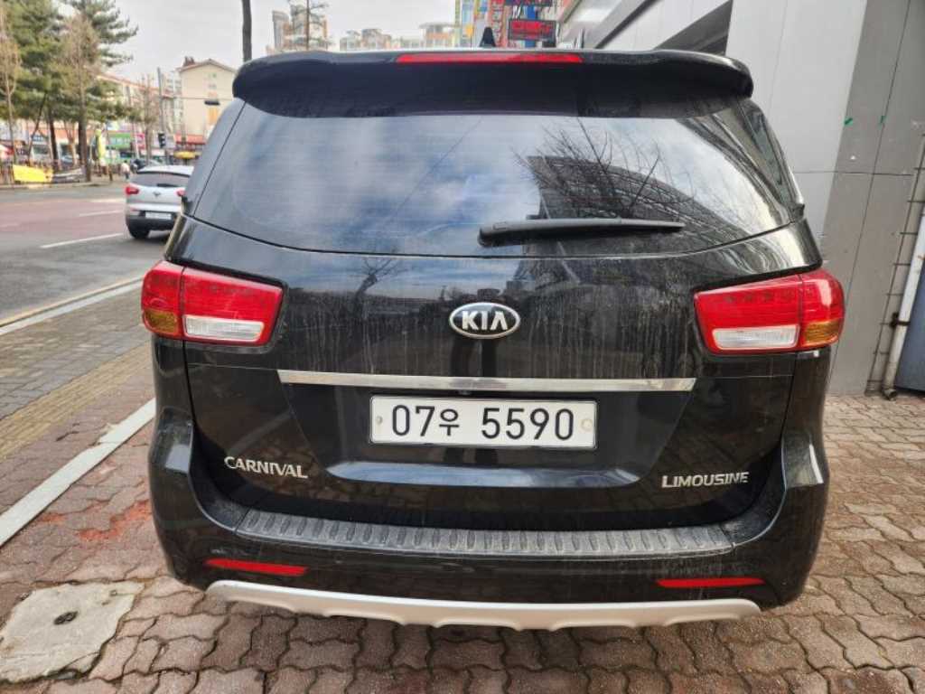 KIA Carnival - Vista 4