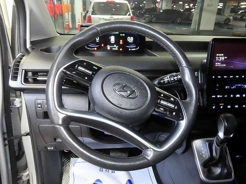 HYUNDAI Staria - Vista 8