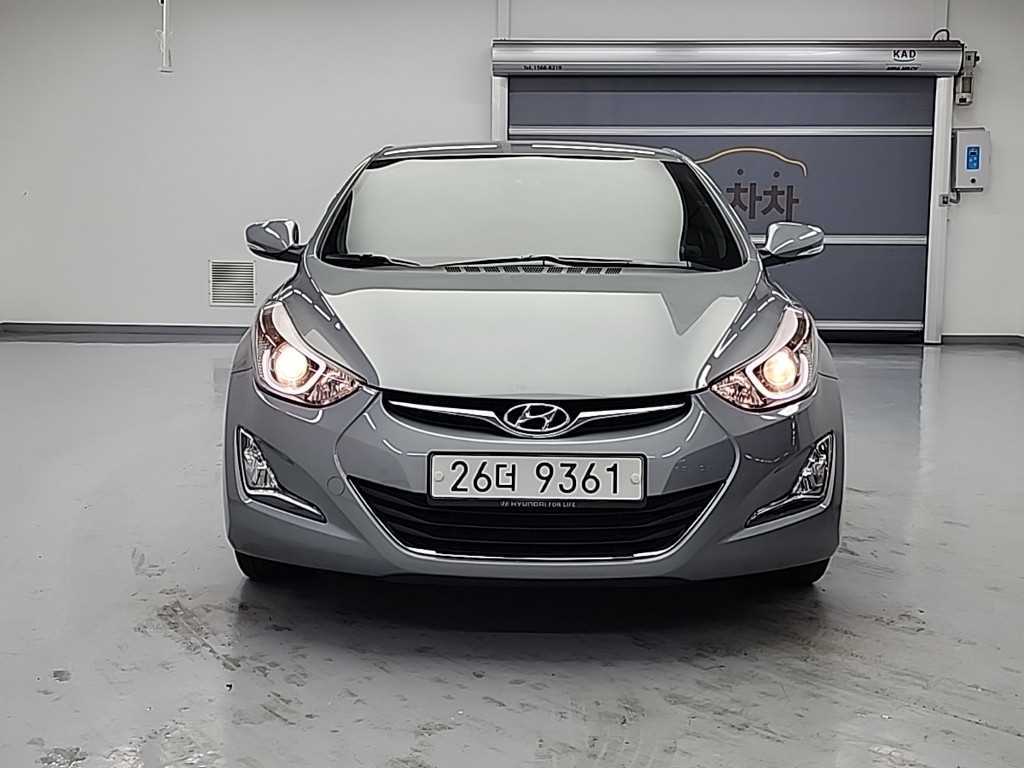 HYUNDAI Avante - Vista 2