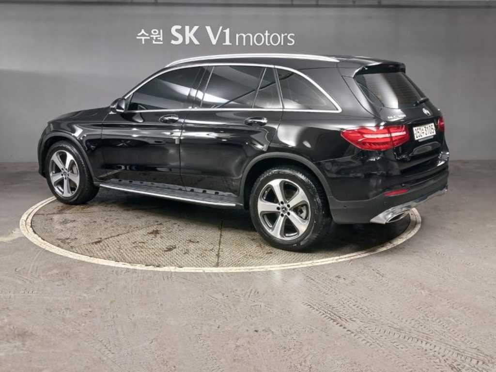 Mercedes Benz GLC Class - Vista 4