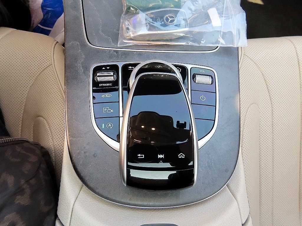 Mercedes Benz CLS Class - Vista 12