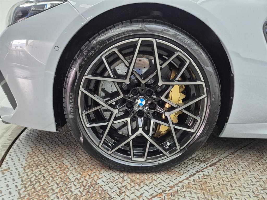 BMW 8 Series - Vista 5