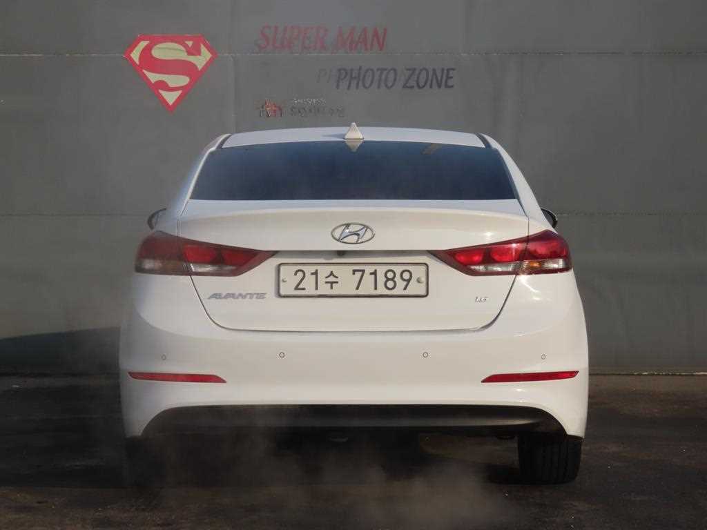 HYUNDAI Avante - Vista 4