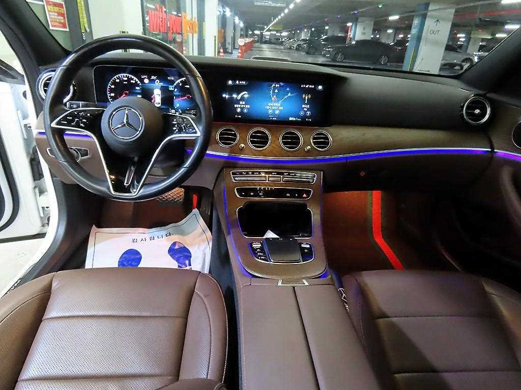 Mercedes Benz E class - Vista 10