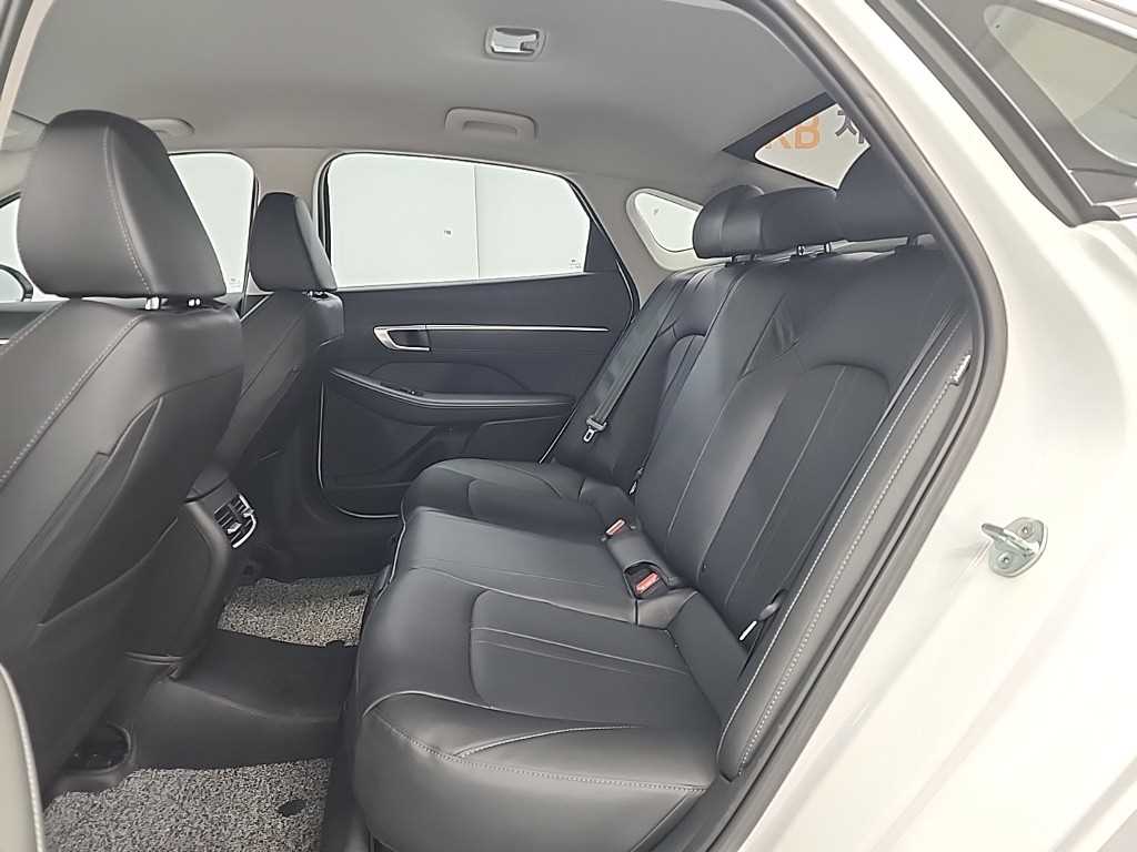 HYUNDAI Sonata - Vista 12