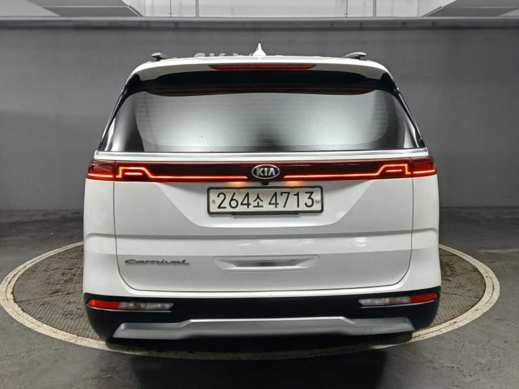 KIA Carnival - Vista 5