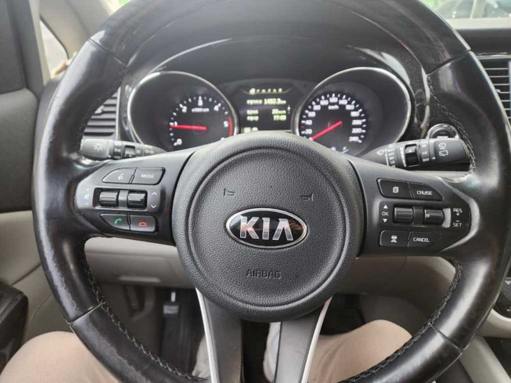 KIA Carnival - Vista 6
