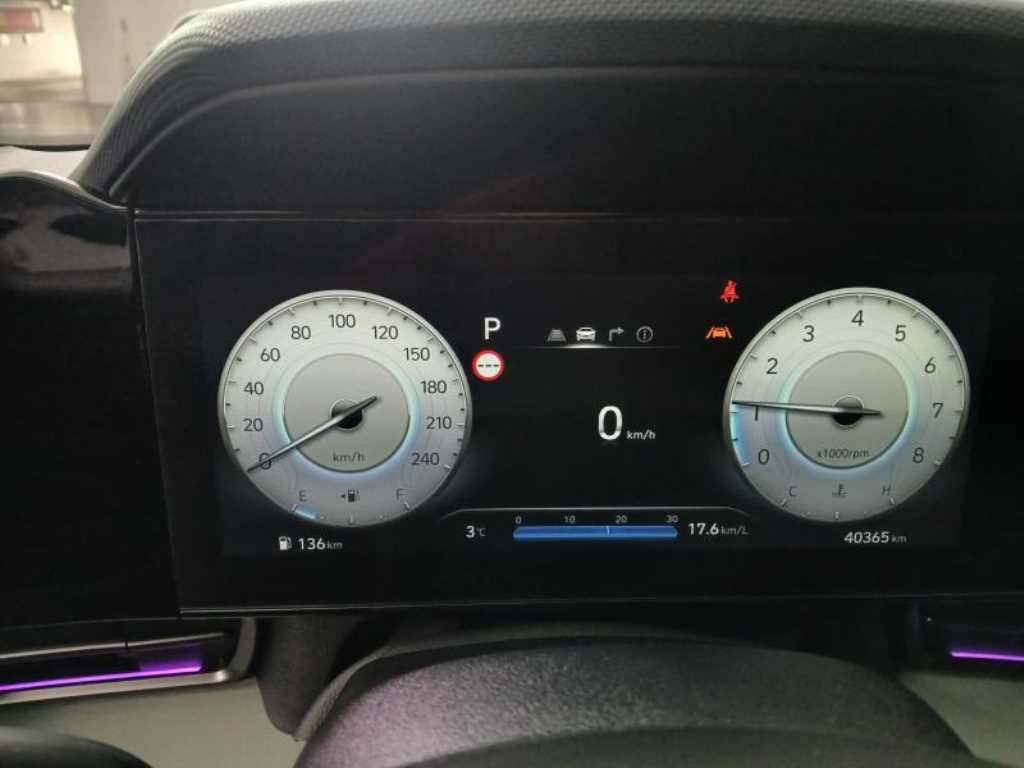 HYUNDAI Avante - Vista 9