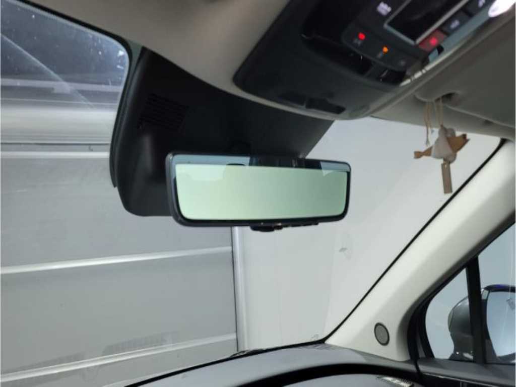 KIA Carnival - Vista 12