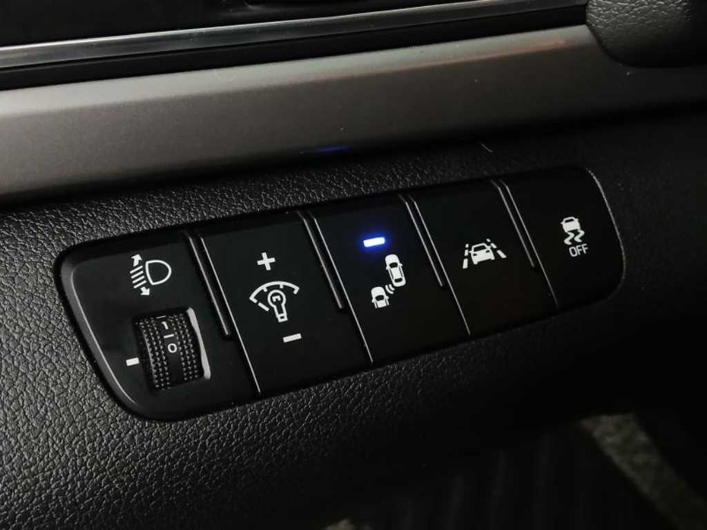 HYUNDAI Avante - Vista 10