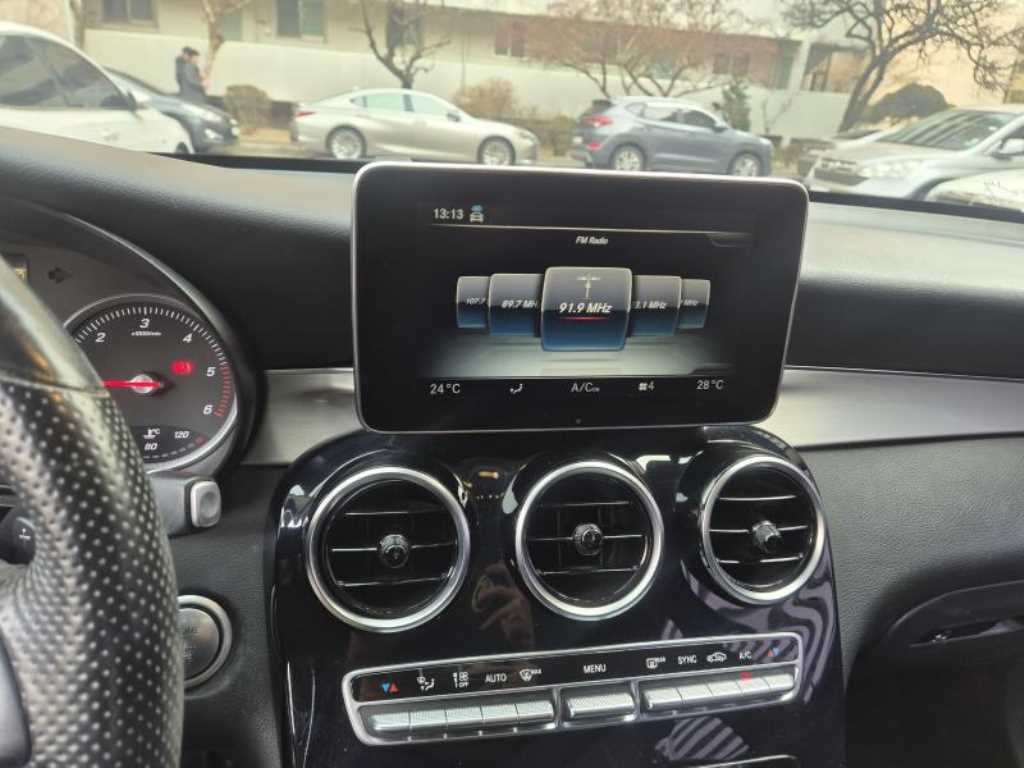 Mercedes Benz GLC Class - Vista 12