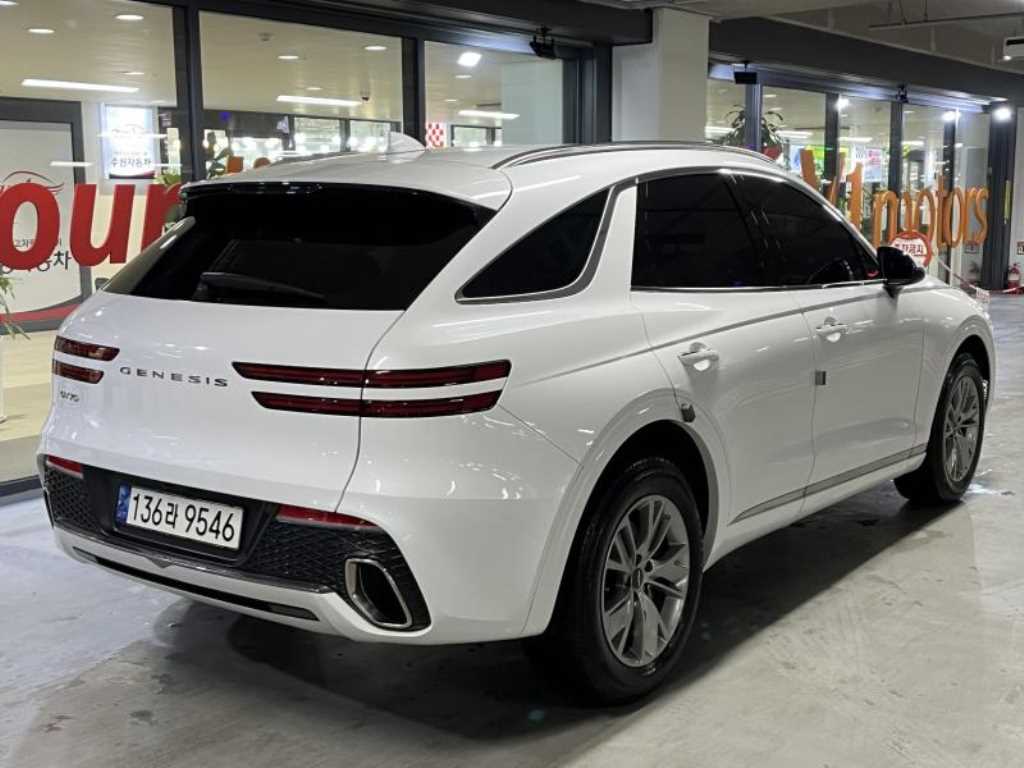 Genesis GV70 - Vista 5