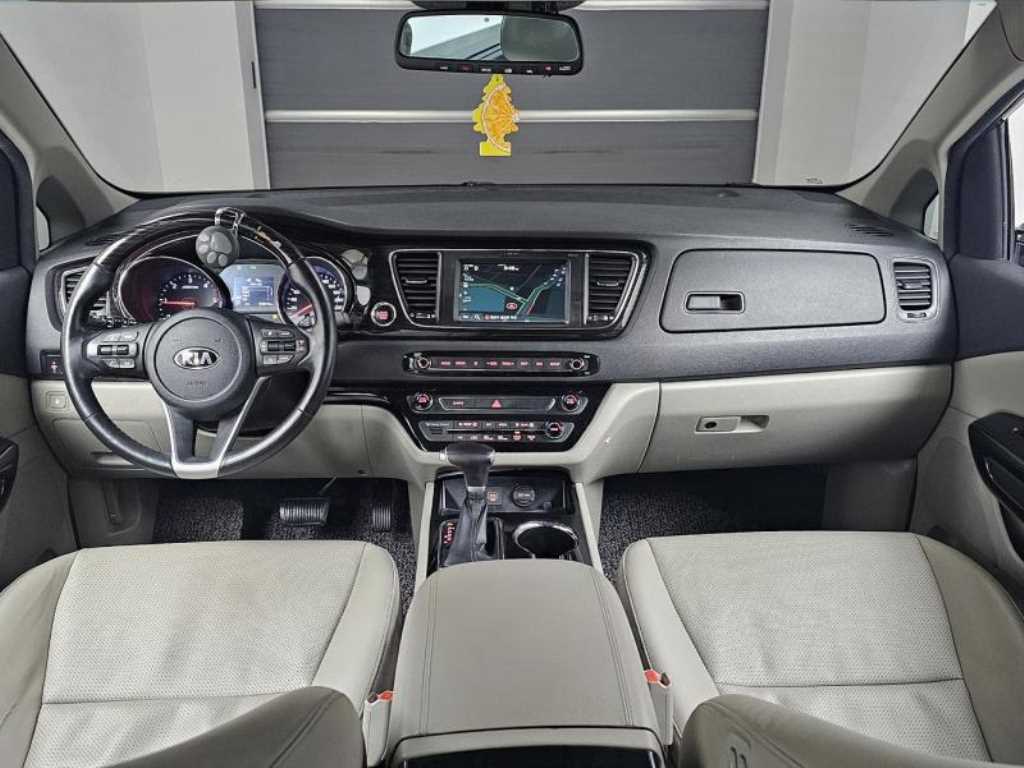 KIA Carnival - Vista 5