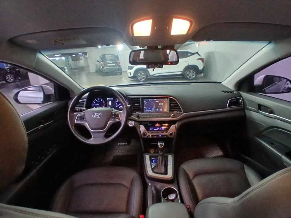 HYUNDAI Avante - Vista 6