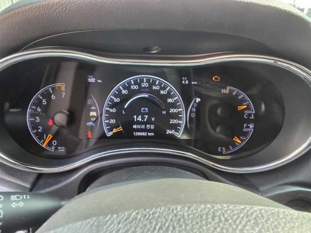 Jeep Cherokee - Vista 11