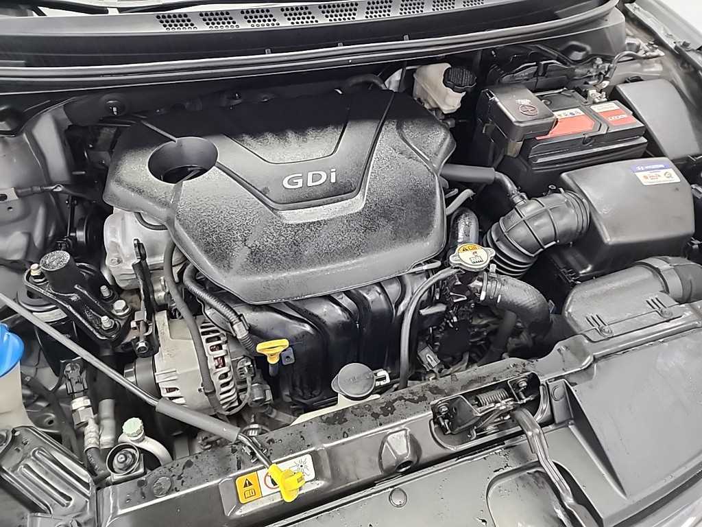 HYUNDAI Avante - Vista 5