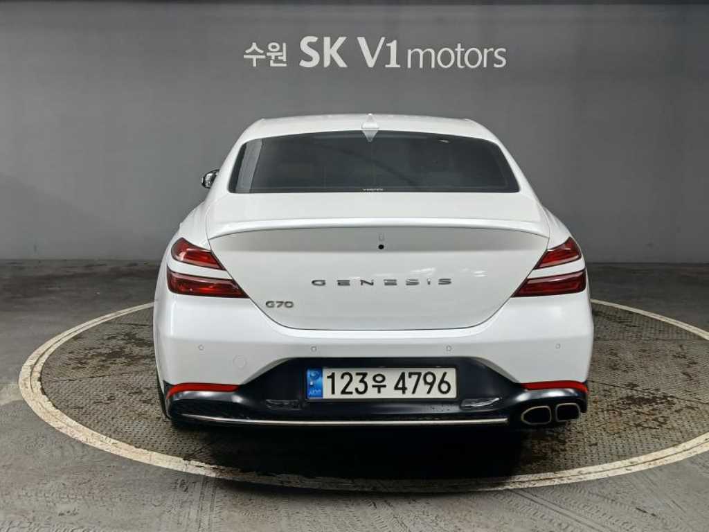 Genesis G70 - Vista 5