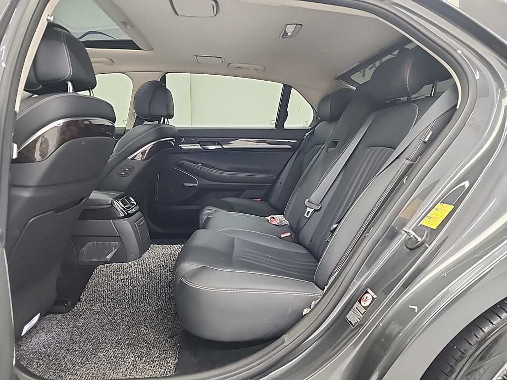 Genesis G90 - Vista 12