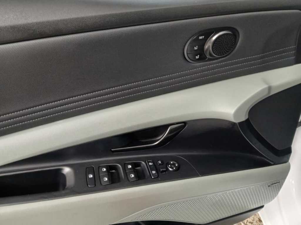 HYUNDAI Avante - Vista 11