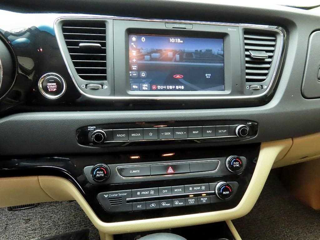 KIA Carnival - Vista 9