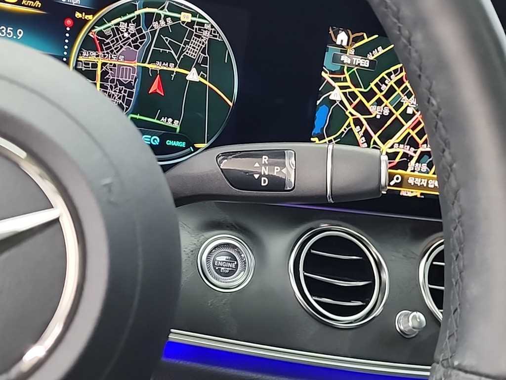 Mercedes Benz E class - Vista 8