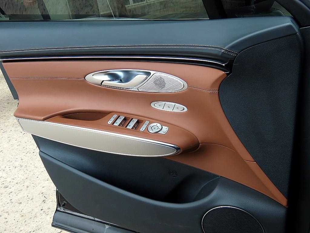 Genesis GV70 - Vista 12