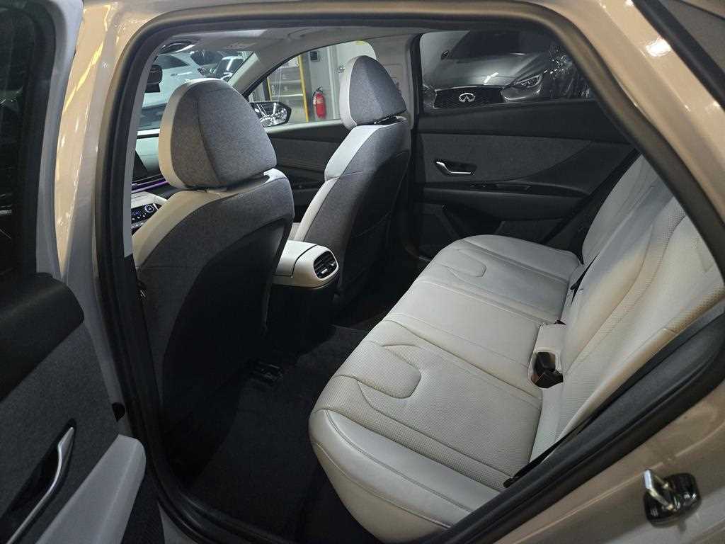 HYUNDAI Avante - Vista 7