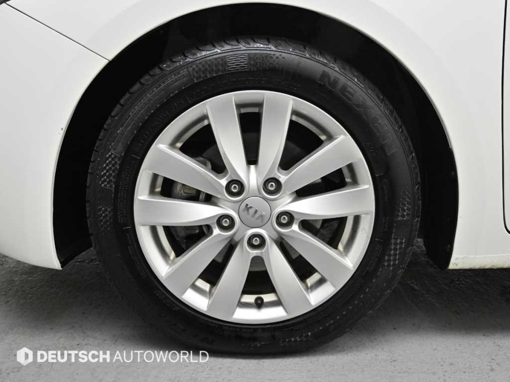 KIA K3 - Vista 5
