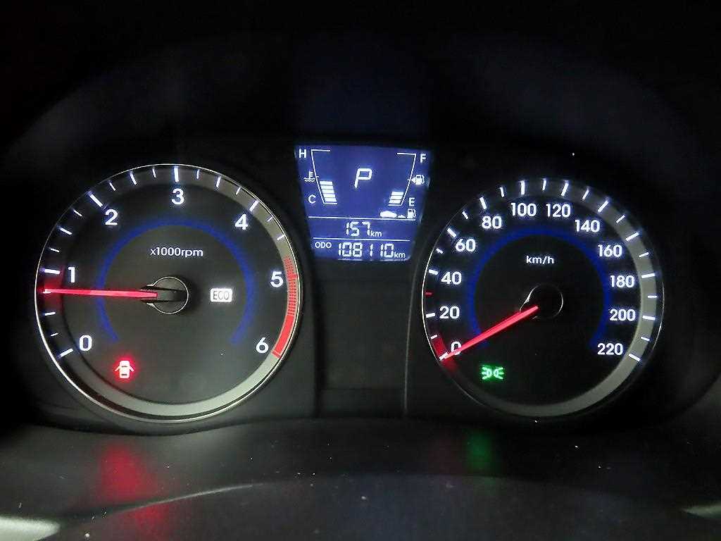 HYUNDAI Accent - Vista 8