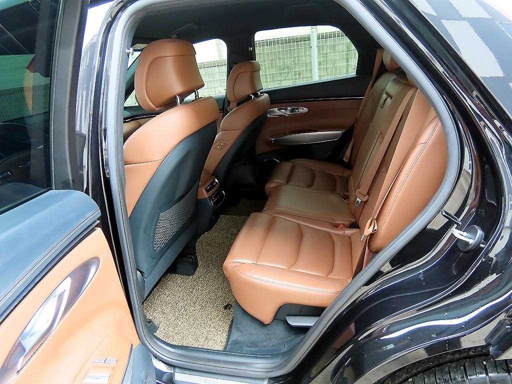 Genesis GV70 - Vista 6