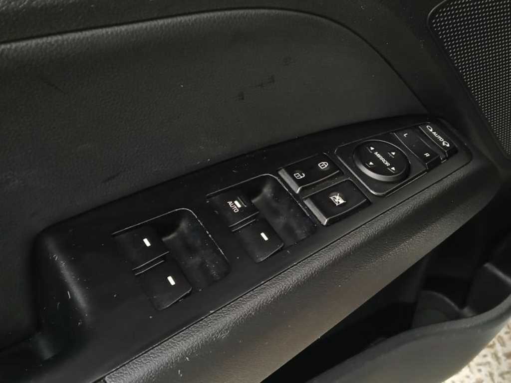 HYUNDAI Avante - Vista 12