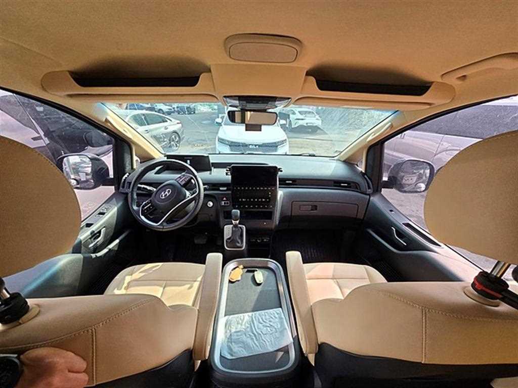 HYUNDAI Staria - Vista 6