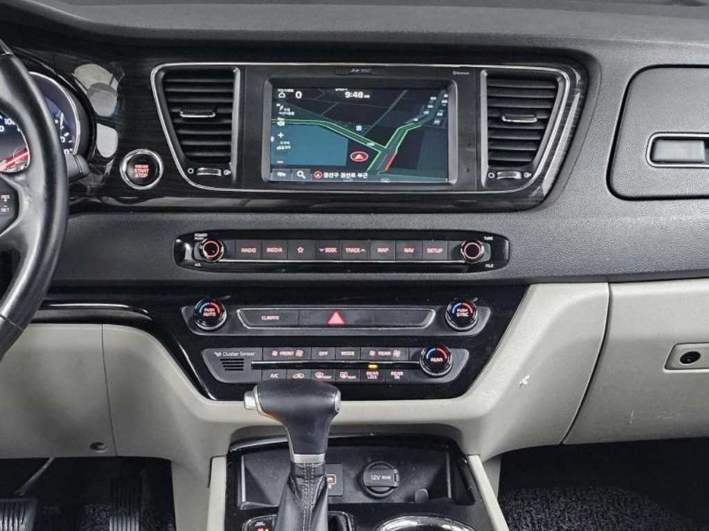 KIA Carnival - Vista 7