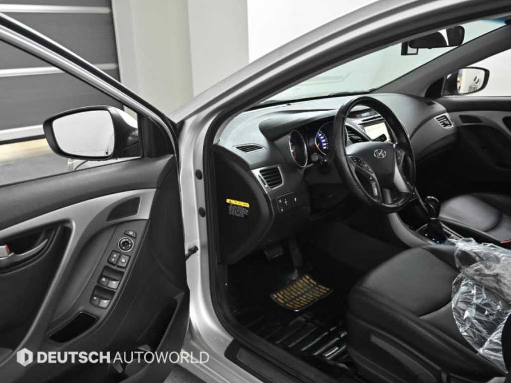 HYUNDAI Avante - Vista 11