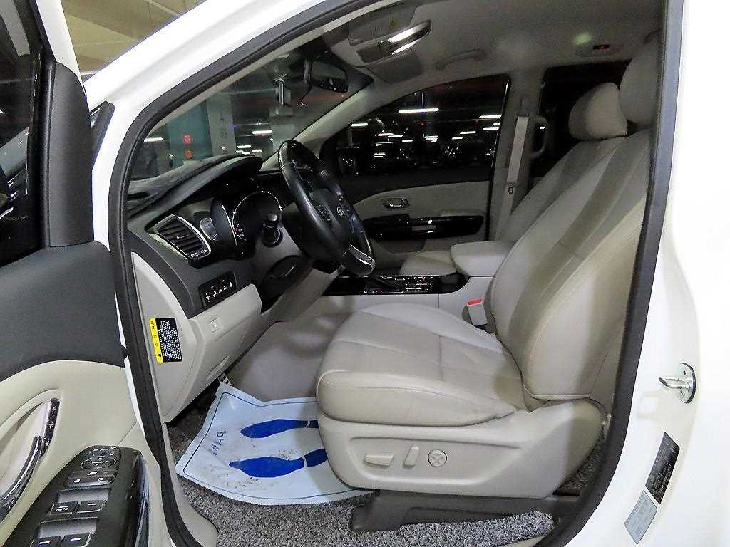 KIA Carnival - Vista 6