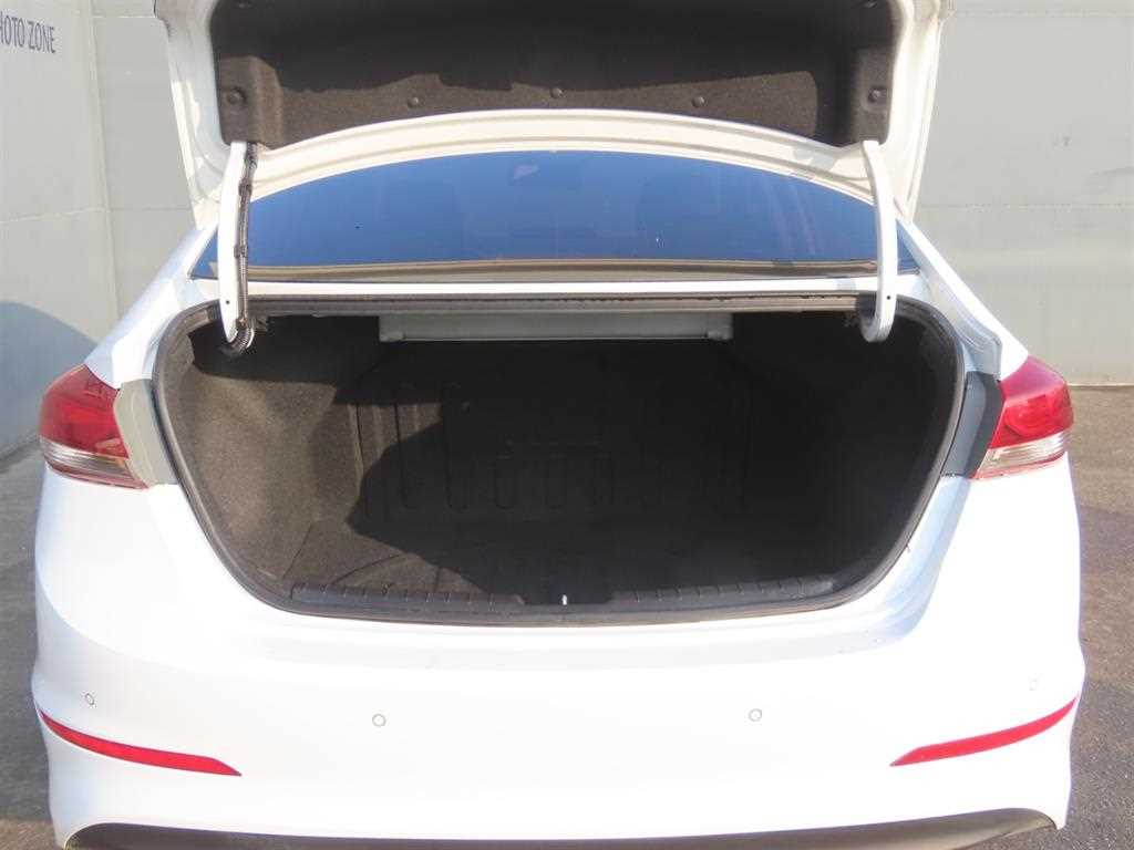 HYUNDAI Avante - Vista 5