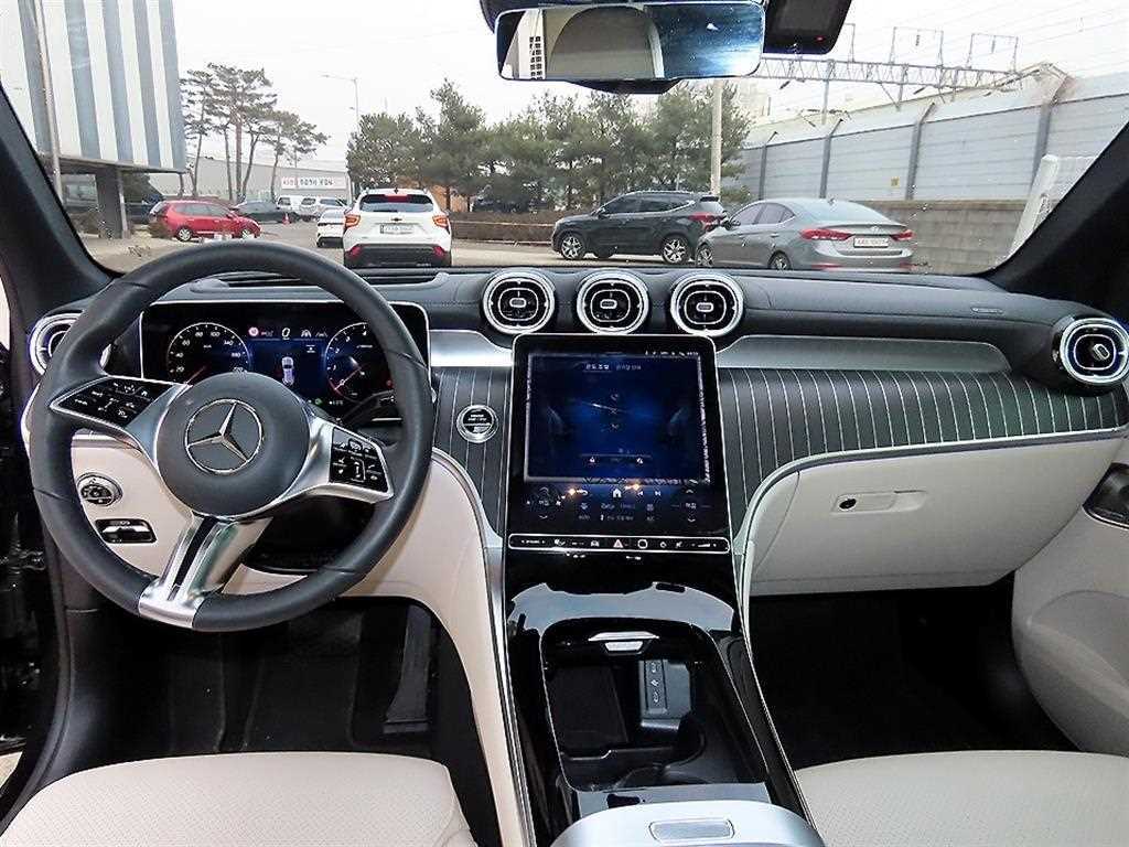 Mercedes Benz GLC Class - Vista 7